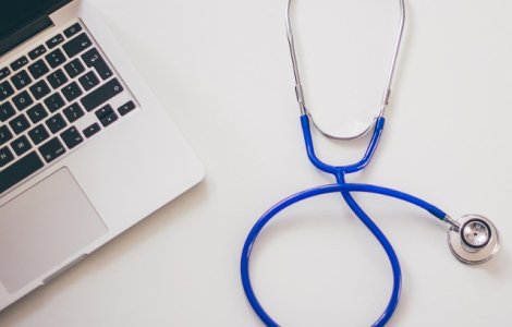 Perchezitii la un chirurg care ar fi cerut bani pacientilor pentru a-i opera