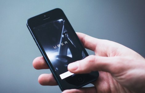 O femeie a murit dupa ce a fost lovita de un vehicul Uber care se conducea singur