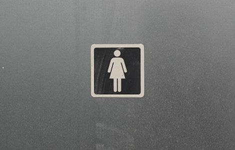 Fetita de 5 ani, moarta dupa ce a cazut in toaleta din curtea scolii