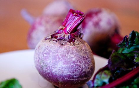 Studiu: Un compus din sfecla rosie ar putea incetini evolutia devastatoare a bolii Alzheimer