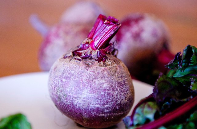 Studiu: Un compus din sfecla rosie ar putea incetini evolutia devastatoare a bolii Alzheimer