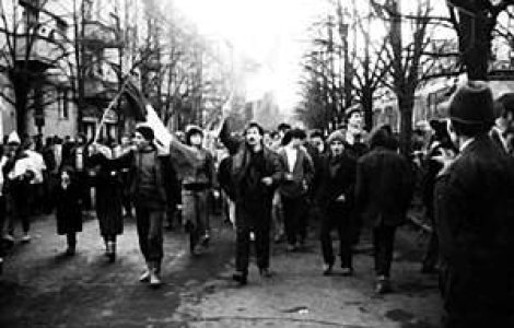 'S-au dat 4 pasi inapoi, apoi au tras'