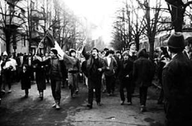 'S-au dat 4 pasi inapoi, apoi au tras'