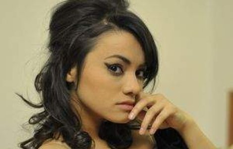 Aylin Cadir o parodiaza pe Amy Winehouse