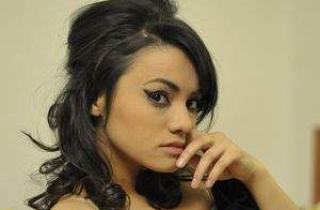 Aylin Cadir o parodiaza pe Amy Winehouse