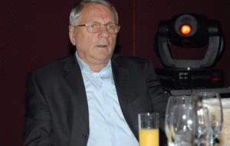 Legea FRF, schimbata special pentru Lacatus