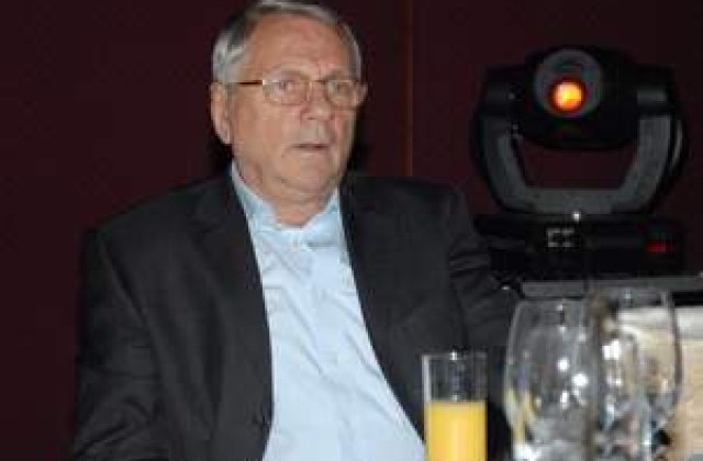 Legea FRF, schimbata special pentru Lacatus