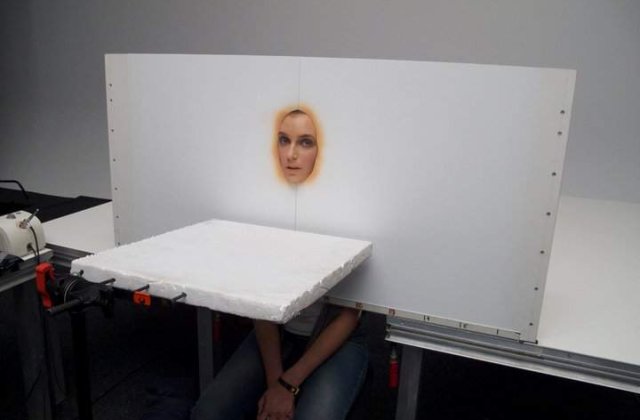 [VIDEO] Cum le convingi pe femei sa foloseasca mai putin machiaj?