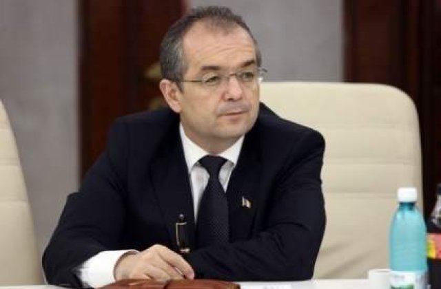 Boc ia la puricat ministii. Ministerul de Afaceri Europene pe masa de dezbateri