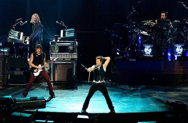 Concertul Bon Jovi: Scena de 54 de metri si 500 de angajati