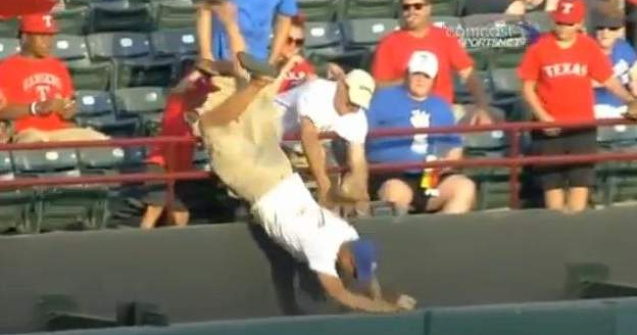  Video  Un fan a murit incercand sa prinda o minge de baseball