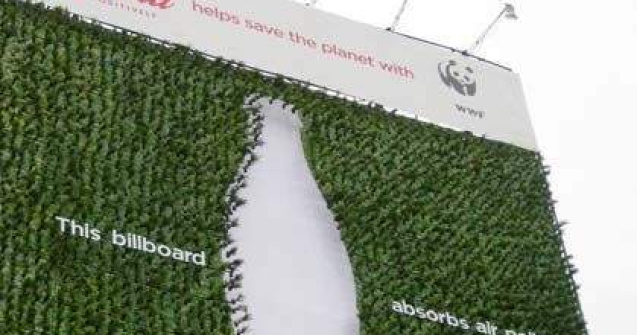 Primul panou publicitar care absoarbe poluarea