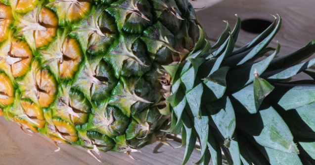 Cum alegi un ananas: 4 criterii care te ajuta sa recunosti cand este copt