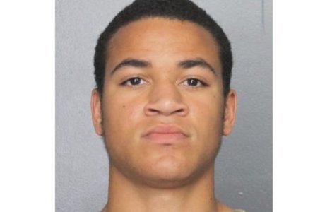 Fratele autorului masacrului din Florida, arestat pentru ca a intrat ilegal in campusul unitatii de invatamant