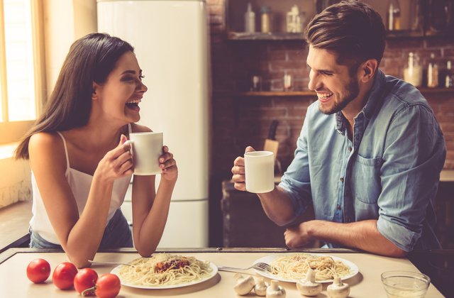 5 lucruri pe care cuplurile fericite le fac in weekend