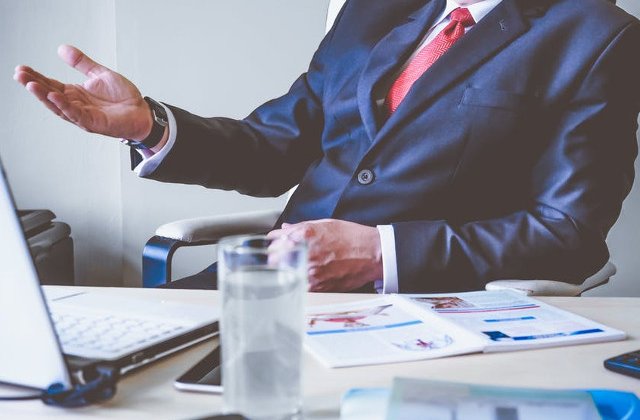 9 intrebari pe care sa le pui fara teama la locul de munca