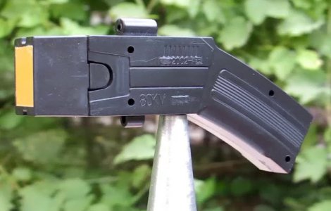 Elev, preluat de jandarmi dupa ce s-a jucat in liceu cu un dispozitiv cu electrosocuri