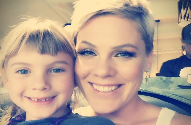 Cantareata Pink si-a amanat un concert, dupa ce toata familia ei s-a imbolnavit