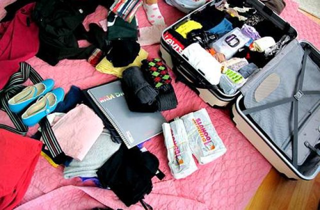 Cate haine isi iau degeaba femeile in bagaje?