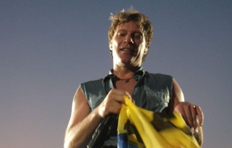  Top   Foto  Bon Jovi a zguduit Romania