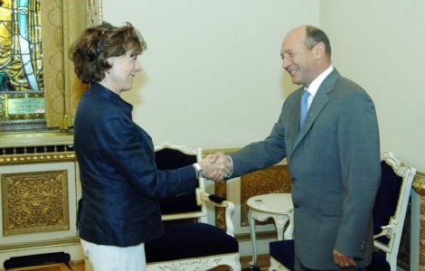 Basescu se autofelicita pentru masurile de austeritate
