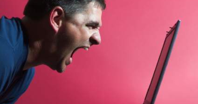 Una din trei persoane se simte coplesita de noile tehnologii