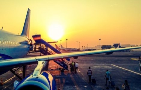 Un pilot a fost retinut dupa ce s-a urcat la mansa in stare de ebrietate