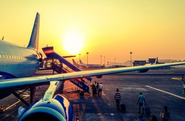 Un pilot a fost retinut dupa ce s-a urcat la mansa in stare de ebrietate