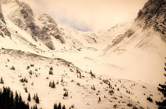 Actiune in derulare in masivul Fagaras pentru salvarea unei persoane grav accidentata