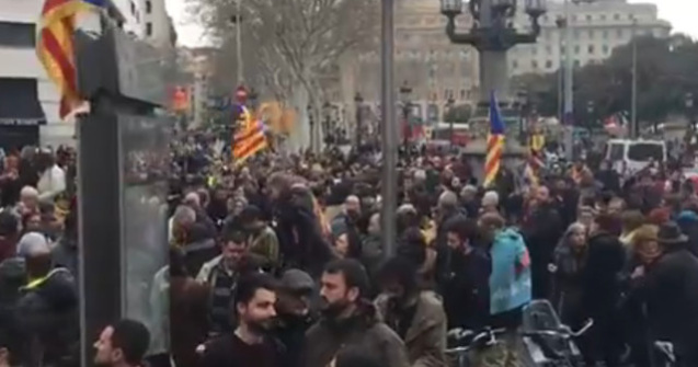 Cel putin 89 de oameni au fost raniti in timpul protestelor fata de arestarea lui Carles Puigdemont