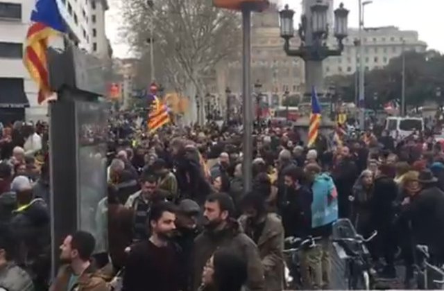 Cel putin 89 de oameni au fost raniti in timpul protestelor fata de arestarea lui Carles Puigdemont