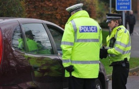 Sofer, cercetat pentru tentativa de omor, dupa ce a intrat in plin intr-un grup de copii care se afla pe trotuar