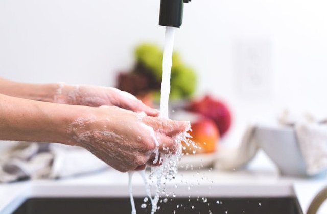 7 greseli pe care sa NU le mai faci atunci cand te speli pe maini