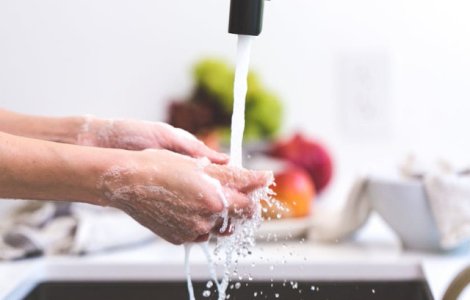  Top  7 greseli pe care sa NU le mai faci atunci cand te speli pe maini
