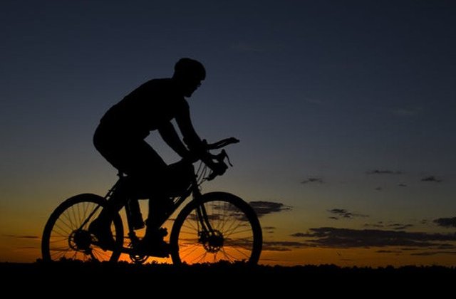 Un biciclist a declansat un incendiu de vegetatie in Alpi din cauza franelor supraincinse