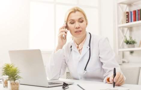 Medicii care fug de stat pot lucra la privat sau pot emigra. Dar exista o alta optiune, mult mai profitabila