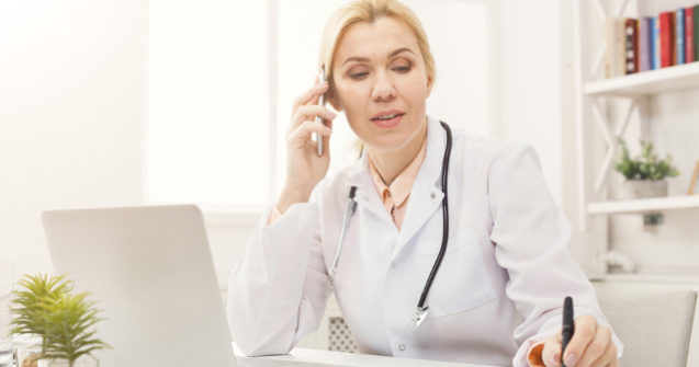 Medicii care fug de stat pot lucra la privat sau pot emigra. Dar exista o alta optiune, mult mai profitabila