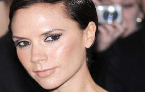 Victoria Beckham: 'Ma imbrac ca o profesoara'