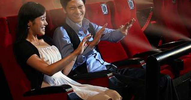 Te-ai plictisit de 3D? Pregateste-te pentru fum, pumni si apa in cinematografele 4D