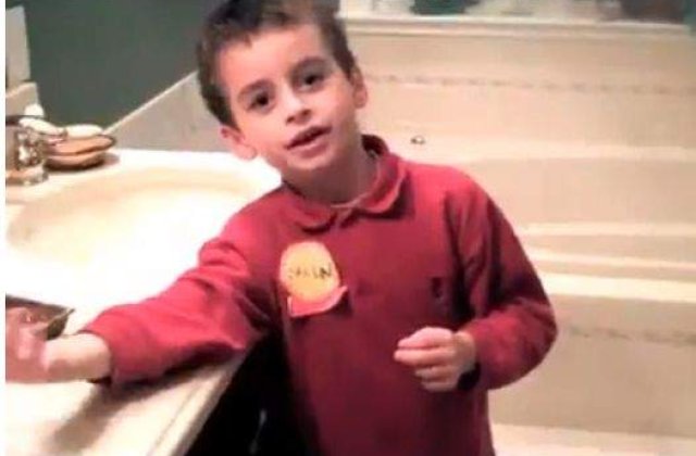 [VIDEO] Reactia unui copil in fata unui cuplu de homosexuali