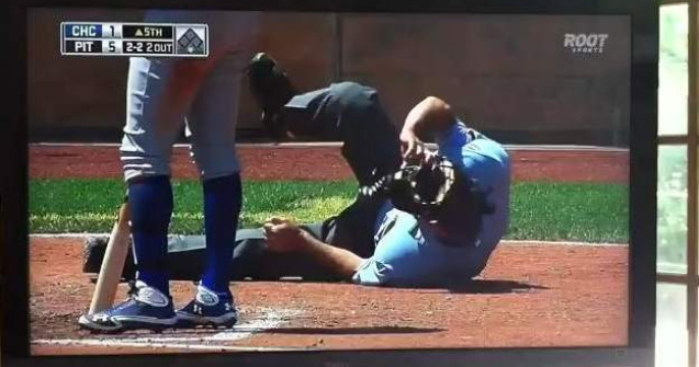 O minge de baseball a facut KO un arbitru