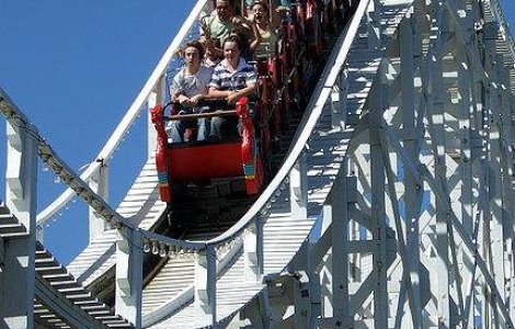  Video  Ai curaj sa te urci in cel mai abrupt roller coaster din lume?
