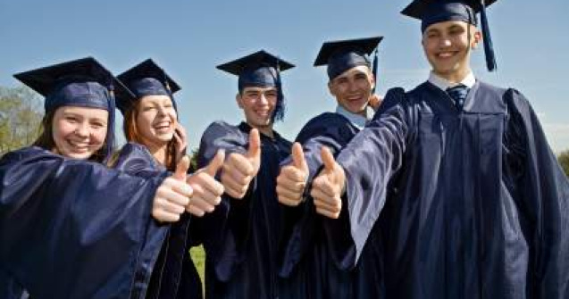 Companii de top angajeaza proaspat absolventi