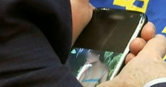 Senator, surprins in timp ce se uita la poze sexy, in timpul unei sedinte din Parlament