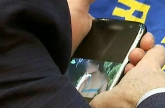 Senator, surprins in timp ce se uita la poze sexy, in timpul unei sedinte din Parlament