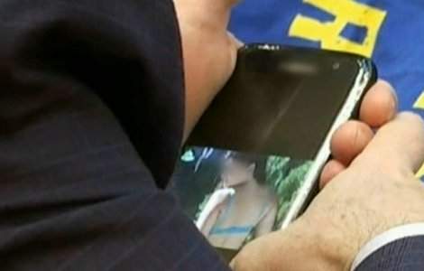 Senator, surprins in timp ce se uita la poze sexy, in timpul unei sedinte din Parlament