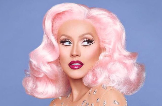 Dupa 20 de ani, Christina Aguilera a pozat pentru prima data fara machiaj. Arata senzational!