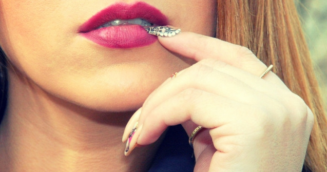  Top  6 trucuri care te ajuta sa renunti la un obicei daunator: rosul unghiilor