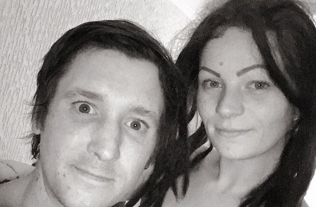 Un cuplu din Marea Britanie a murit dupa ce s-a aruncat in fata trenului