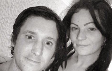 Un cuplu din Marea Britanie a murit dupa ce s-a aruncat in fata trenului